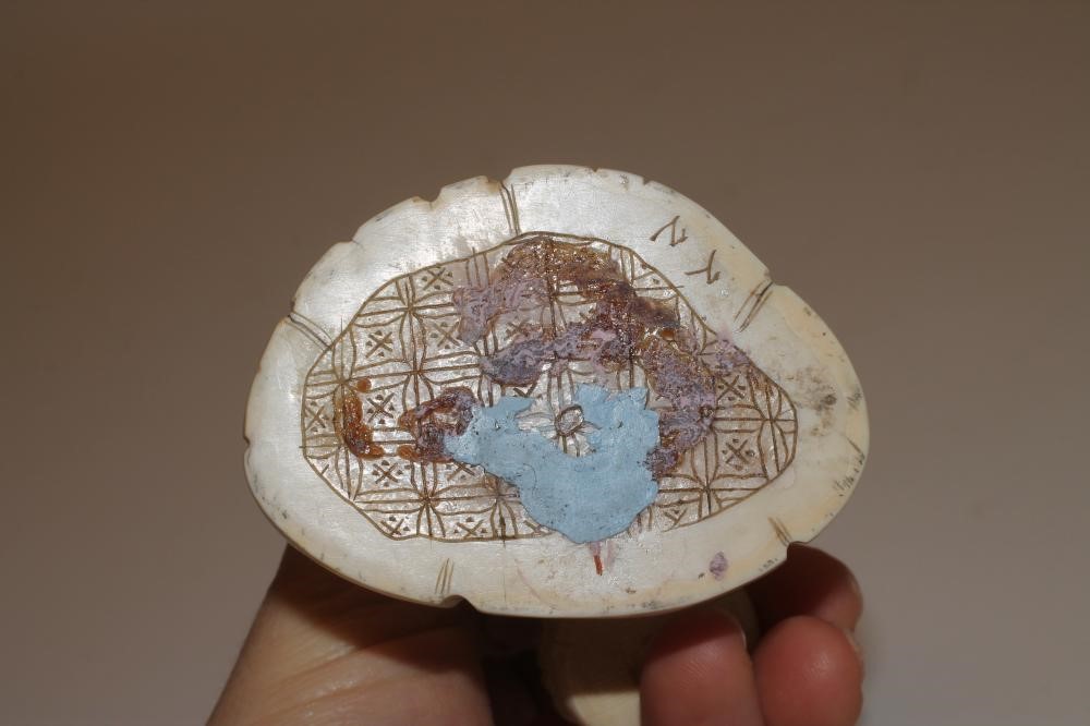 A JAPANESE IVORY OKIMONO Image