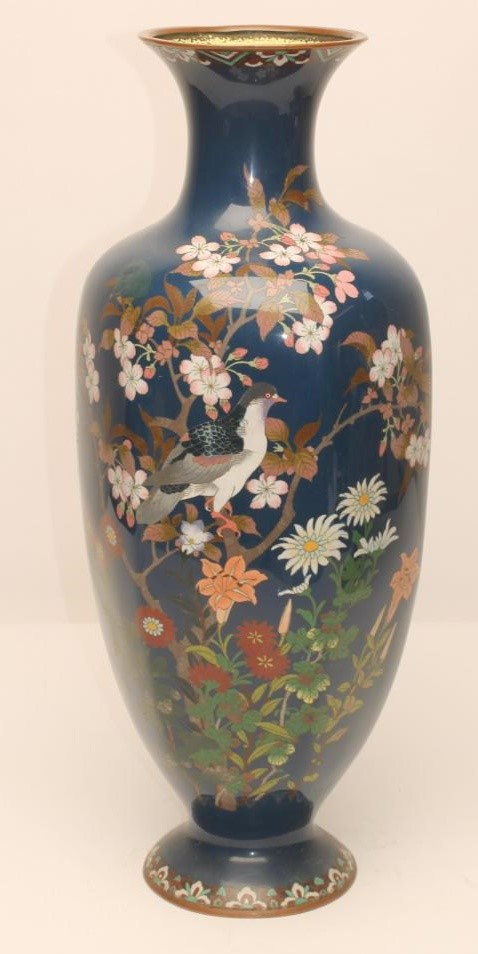A PAIR OF JAPANESE CLOISONNE ENAMEL ALCOVE VASES Image