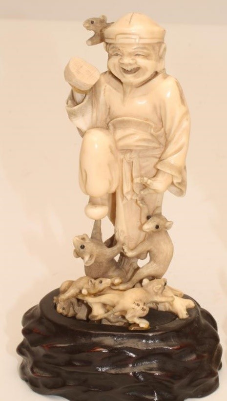 TWO JAPANESE ONE PIECE IVORY OKIMONO Image