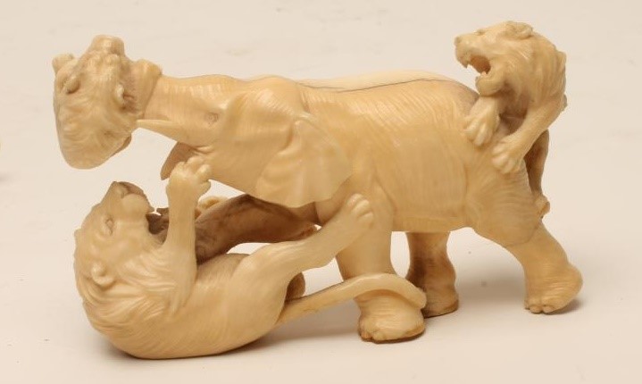 TWO JAPANESE ONE PIECE IVORY MODELS Image