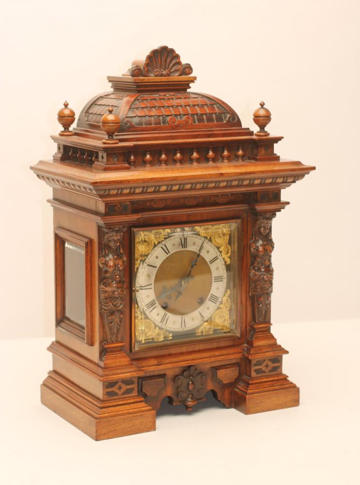 A GERMAN WALNUT CASED MANTEL CLOCK Image
