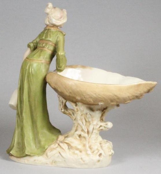 AN ART NOUVEAU ROYAL DUX PORCELAIN SMALL FIGURAL CENTREPIECE Image