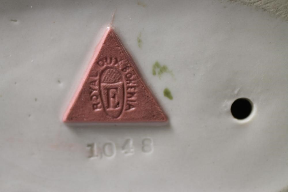 AN ART NOUVEAU ROYAL DUX PORCELAIN SMALL FIGURAL CENTREPIECE Image