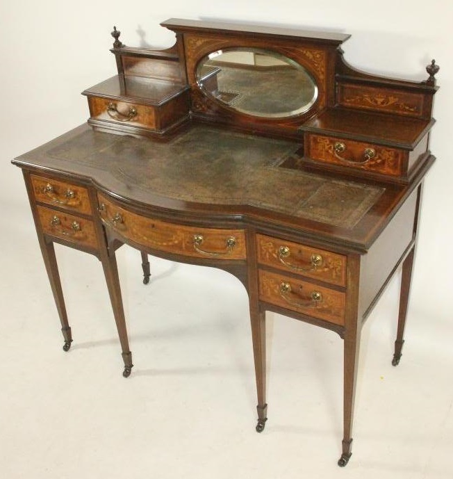 A LADY'S EDWARDIAN MAHOGANY DESK Image