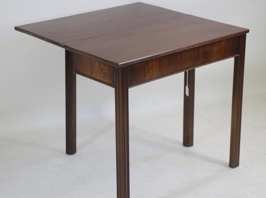 A GEORGIAN MAHOGANY FOLDING TEA TABLE Image