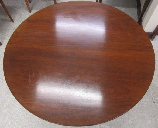 A GEORGIAN MAHOGANY SECRETAIRE CABINET Image