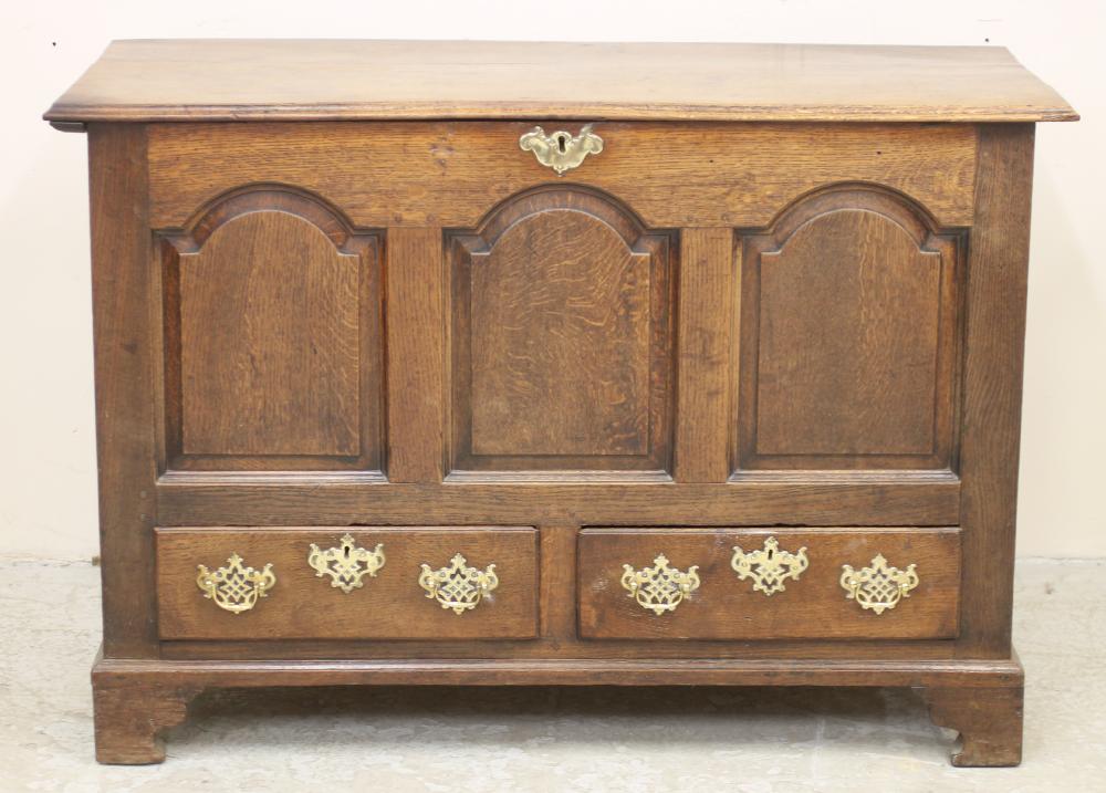 A GEORGIAN OAK PANELLED CHEST Image