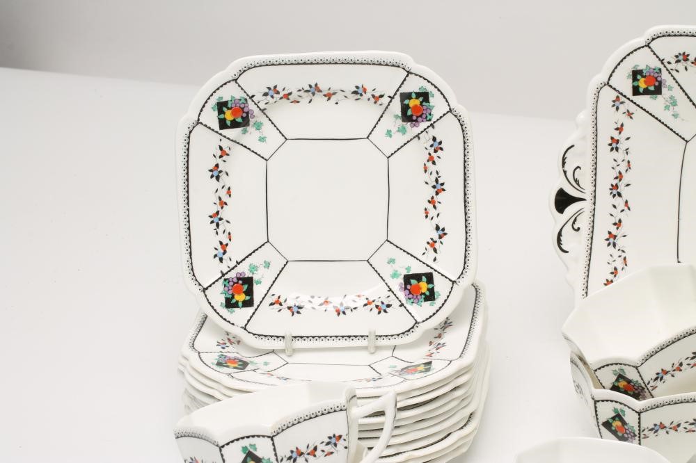 A SHELLEY CHINA TEA SERVICE Image