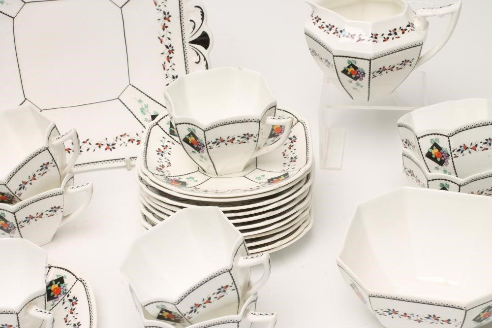 A SHELLEY CHINA TEA SERVICE Image