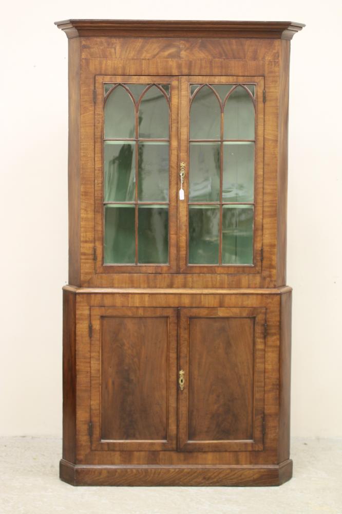 A GEORGIAN MAHOGANY STANDING CORNER CUPBOARD Image