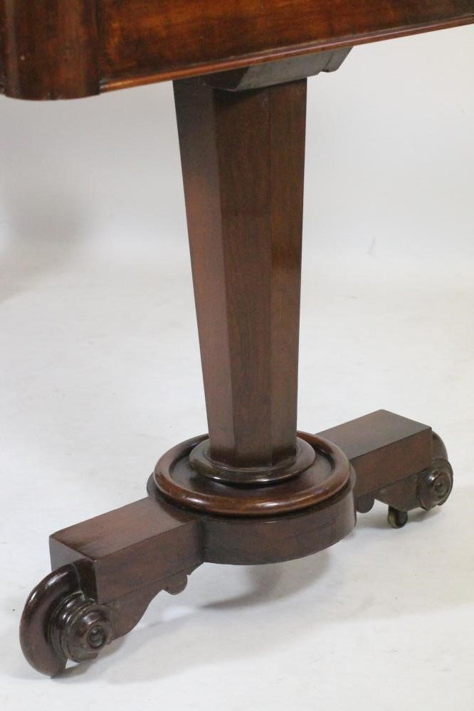 AN EARLY VICTORIAN MAHOGANY PILLAR END SIDE TABLE Image