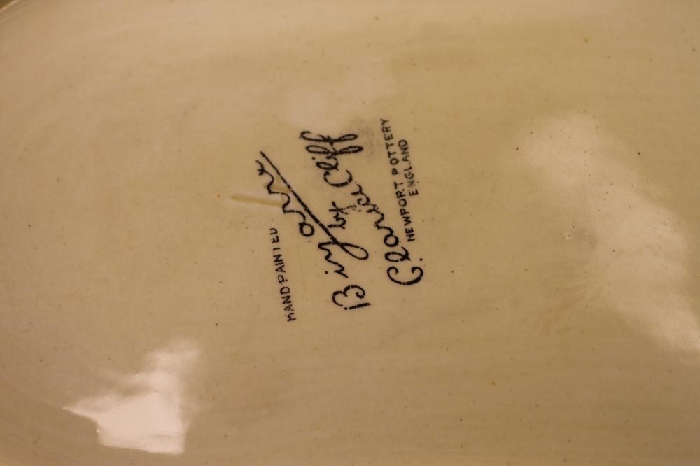 A CLARICE CLIFF NEWPORT POTTERY DISH Image