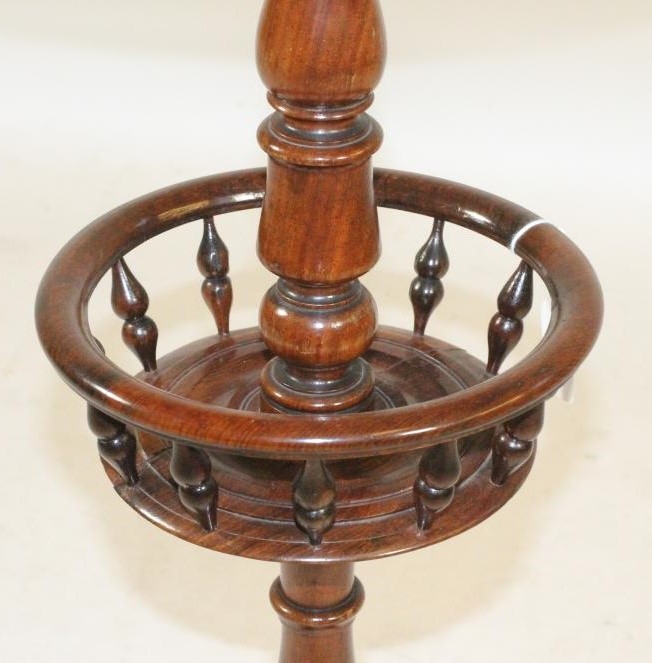 A VICTORIAN ROSEWOOD WINE TABLE Image