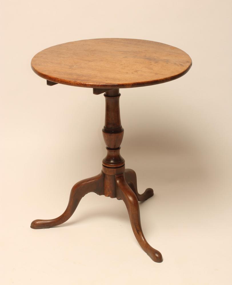 A GEORGIAN MAHOGANY TRIPOD TABLE Image