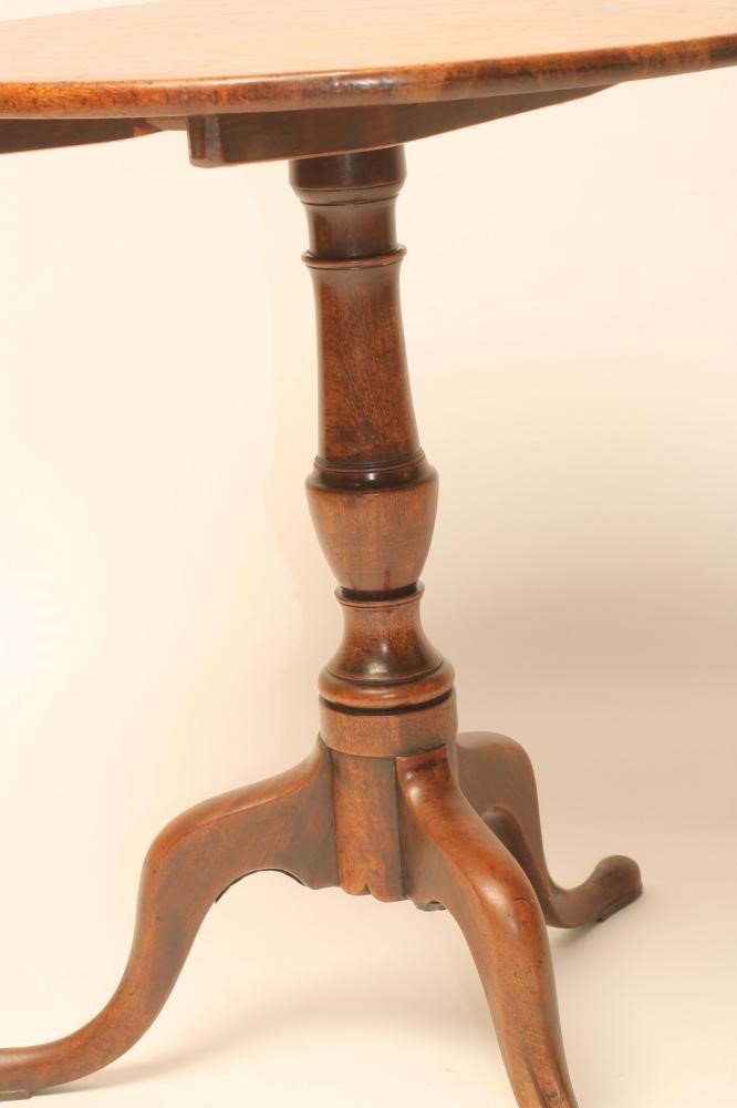A GEORGIAN MAHOGANY TRIPOD TABLE Image