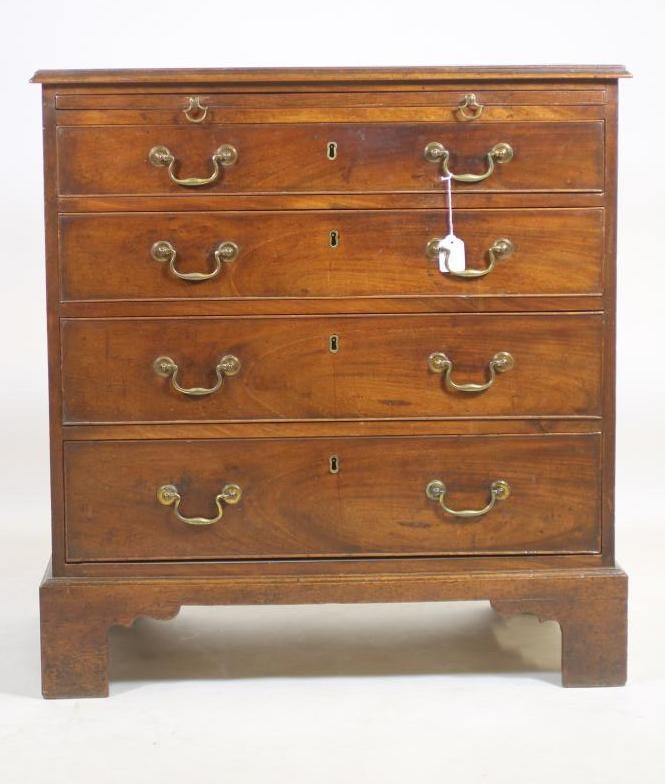 A GEORGIAN FIGURED MAHOGANY SMALL CHEST Image
