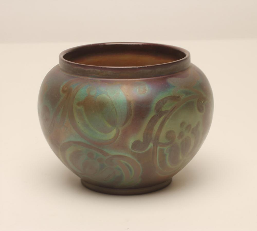 A BURMANTOFTS "FAIENCE" LEEDS FIRECLAY LUSTRE CACHE-POT Image