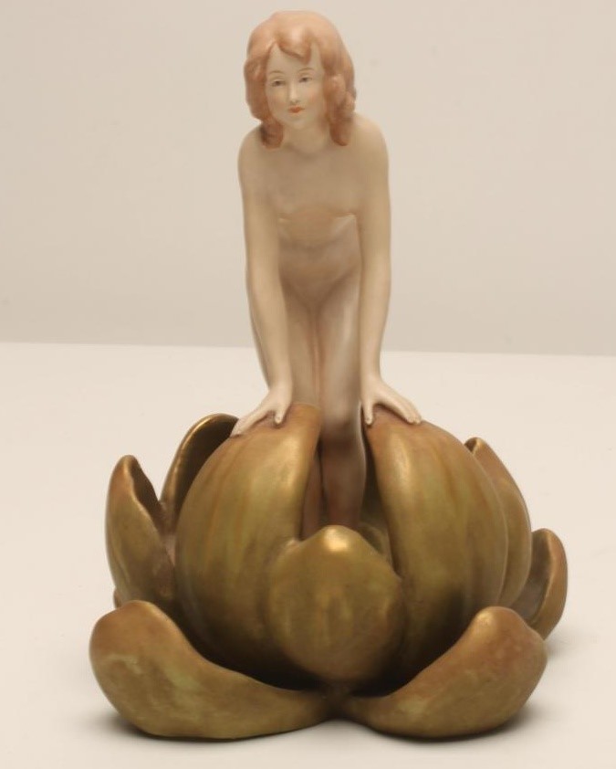 A LARGER FIGURE similar to the previous lot Image