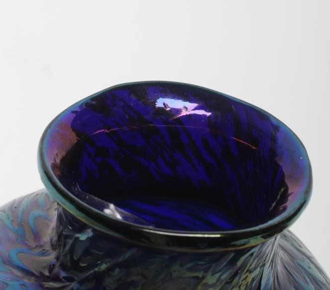 A KRALIK PEACOCK IRIDESCENT GLASS VASE Image