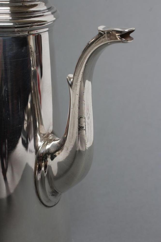 A QUEEN ANNE STYLE SILVER HOT WATER JUG Image