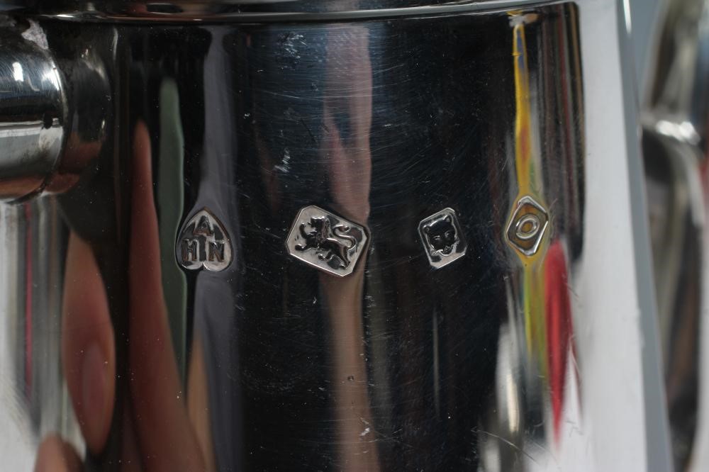 A QUEEN ANNE STYLE SILVER HOT WATER JUG Image