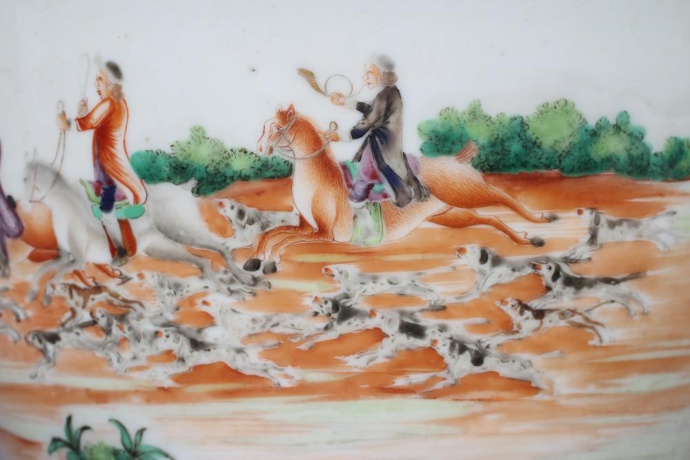 A CHINESE ARMORIAL PORCELAIN LARGE BARREL JUG Image