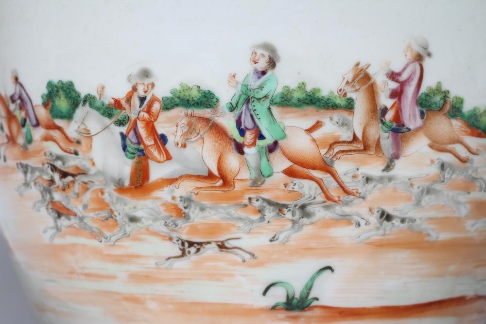 A CHINESE ARMORIAL PORCELAIN LARGE BARREL JUG Image