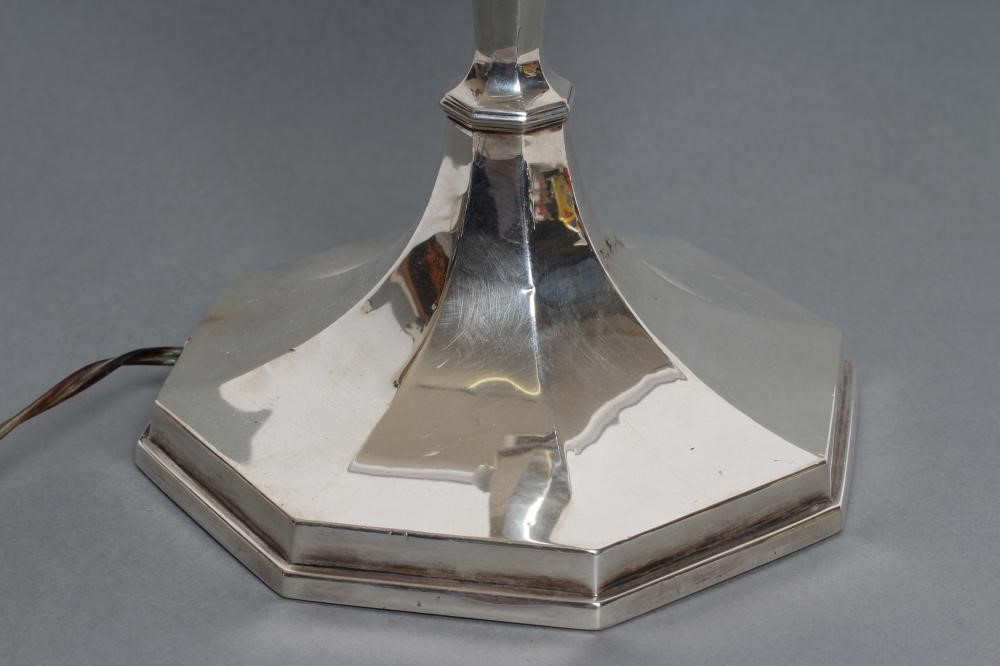 A SILVER ELECTRIC TABLE LAMP BASE Image