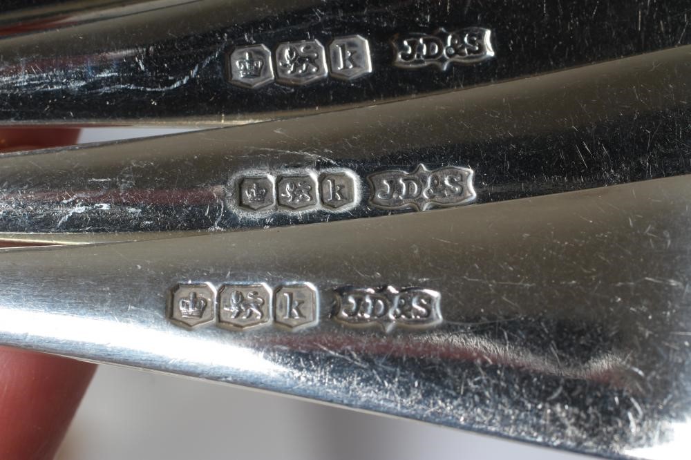 A SET OF TWELVE SILVER DESSERT SPOONS AND FORKS Image
