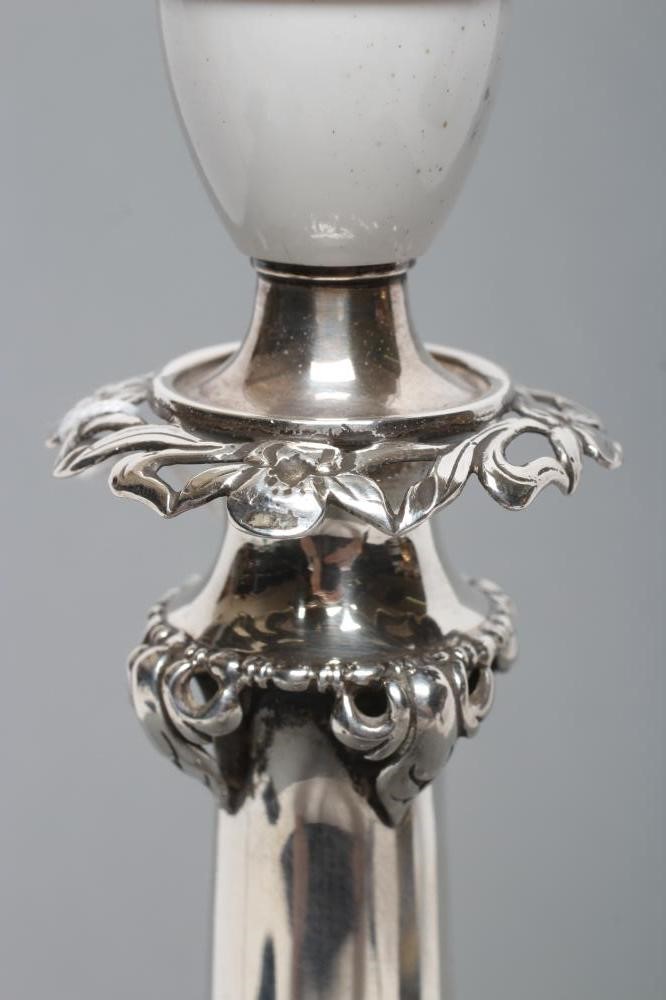 A SILVER ELECTRIC TABLE LAMP BASE Image