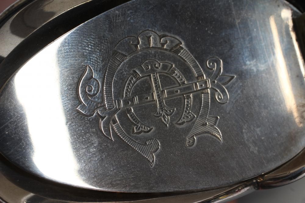 AN EDWARDIAN SILVER MOUNTED CLEAR GLASS CLARET JUG Image