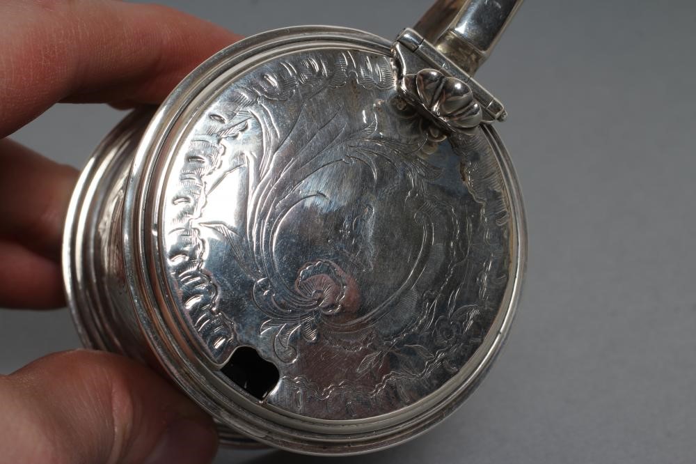AN EARLY VICTORIAN SILVER DRUM MUSTARD Image