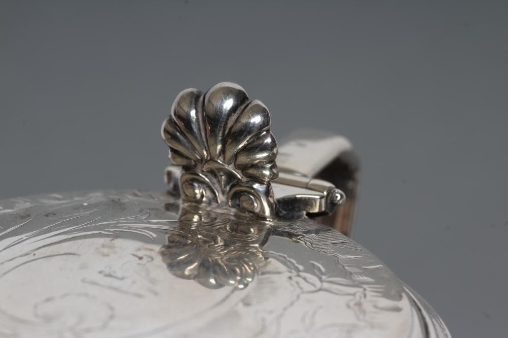 AN EARLY VICTORIAN SILVER DRUM MUSTARD Image