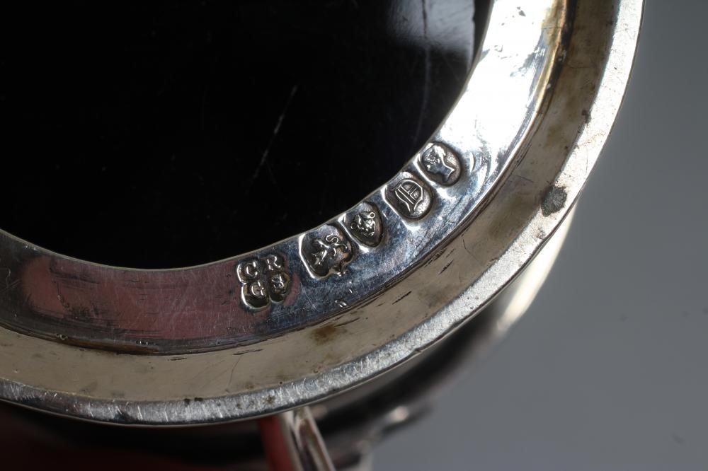 AN EARLY VICTORIAN SILVER DRUM MUSTARD Image