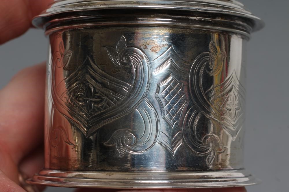AN EARLY VICTORIAN SILVER DRUM MUSTARD Image