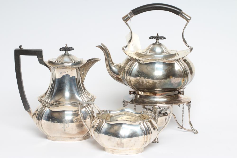 AN EDWARDIAN SILVER THREE PIECE PART SERVICE Image