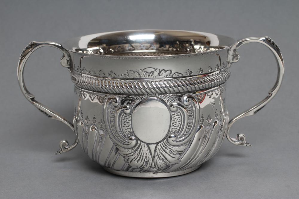 A LATE VICTORIAN SILVER PORRINGER Image