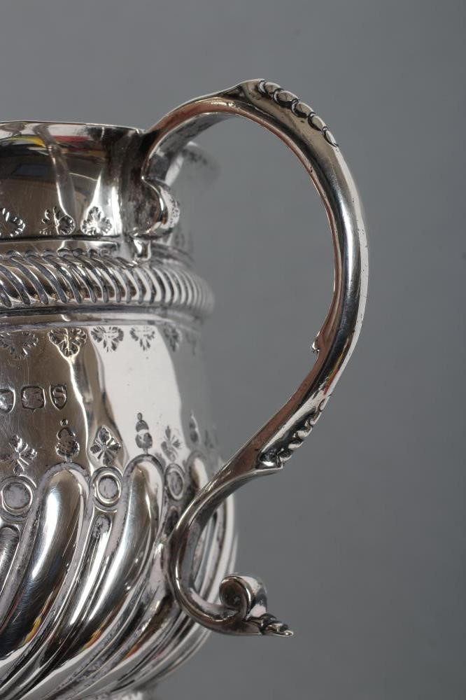 A LATE VICTORIAN SILVER PORRINGER Image