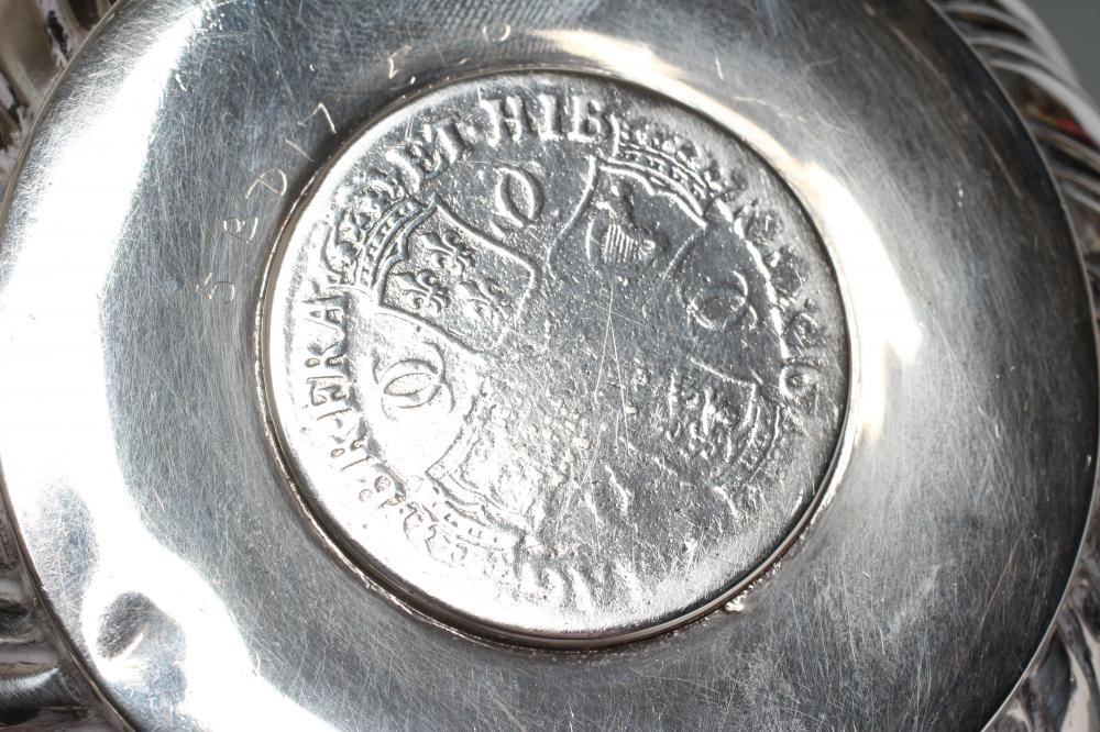 A LATE VICTORIAN SILVER PORRINGER Image