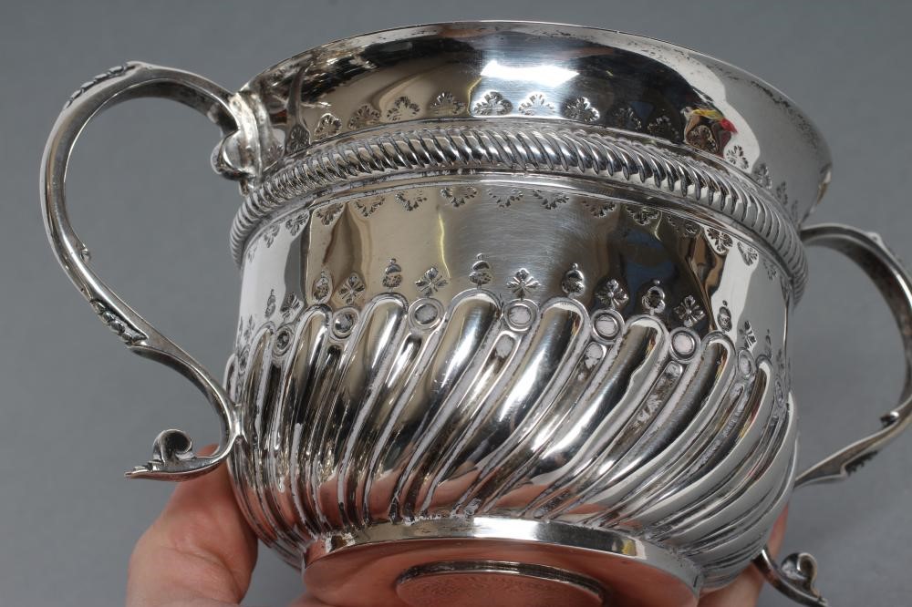 A LATE VICTORIAN SILVER PORRINGER Image