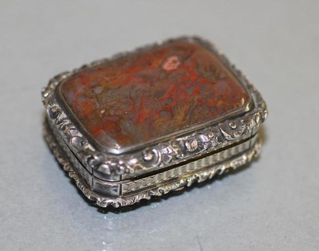 AN EARLY VICTORIAN SILVER VINAIGRETTE Image
