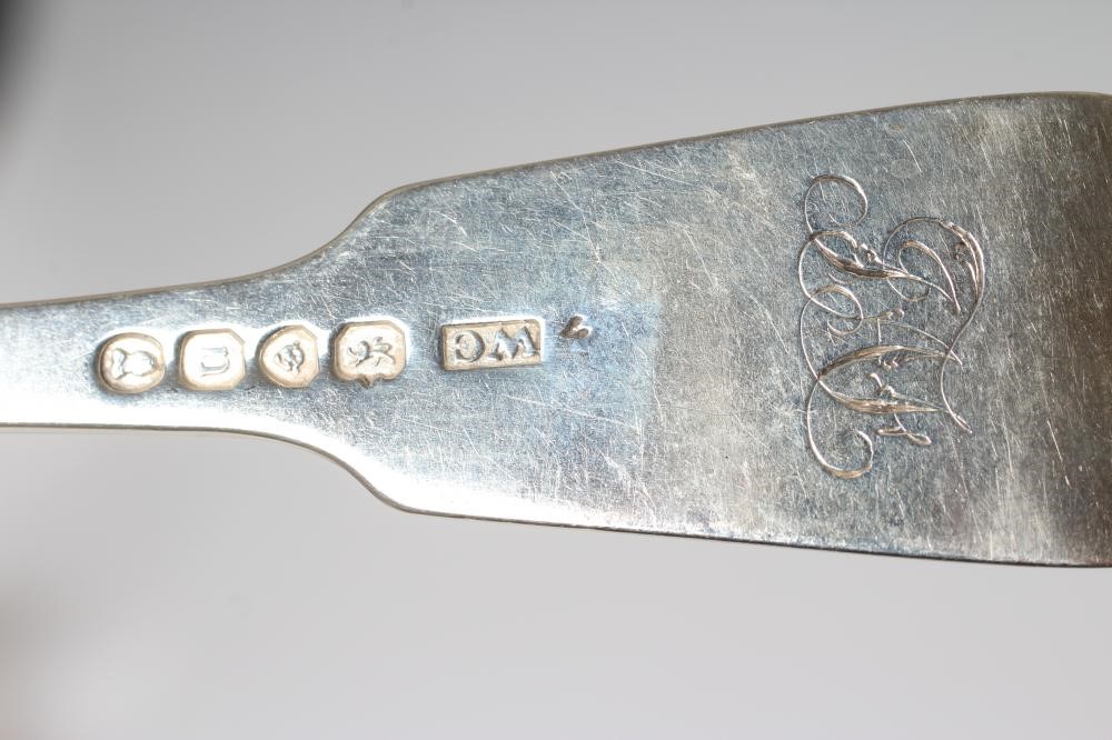 A SET OF SIX GEORGE IV SILVER DESSERT FORKS Image