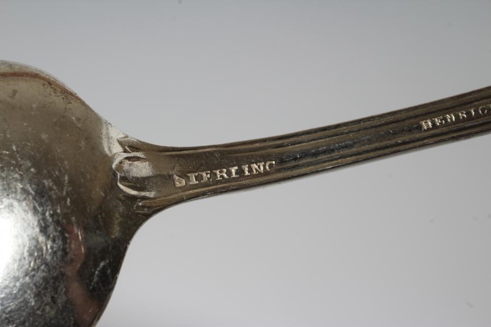 A SET OF TWELVE AMERICAN SILVER TEASPOONS Image