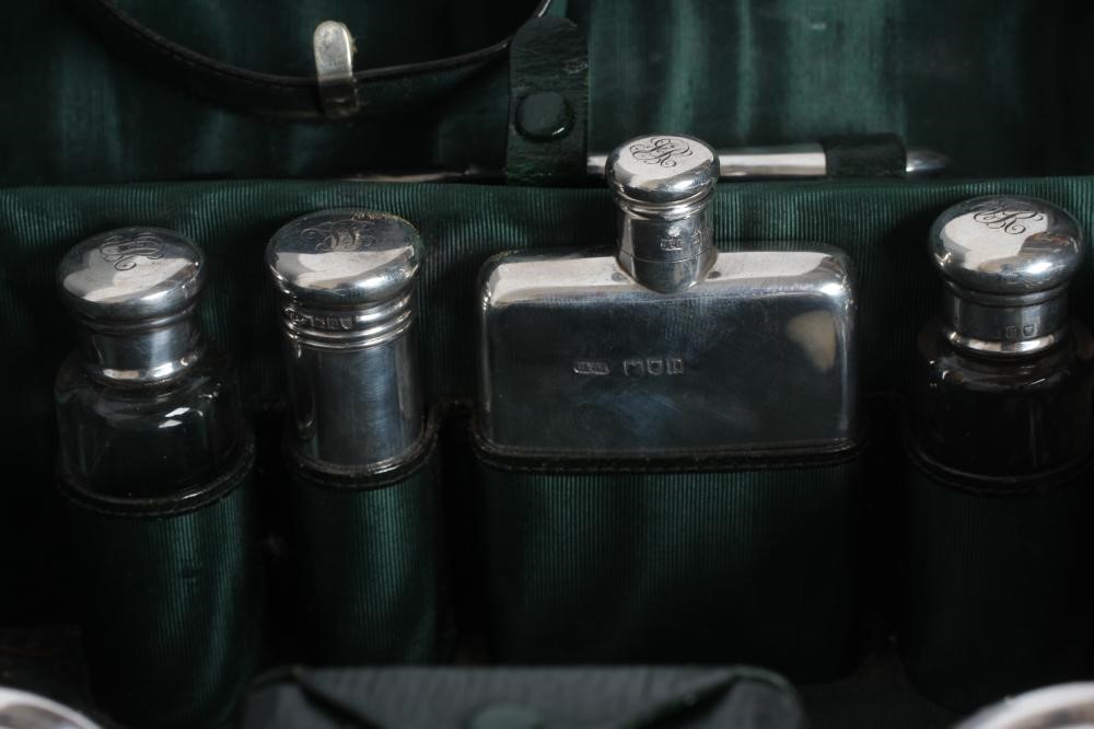 A LADY'S EDWARDIAN TRAVELLING CASE Image