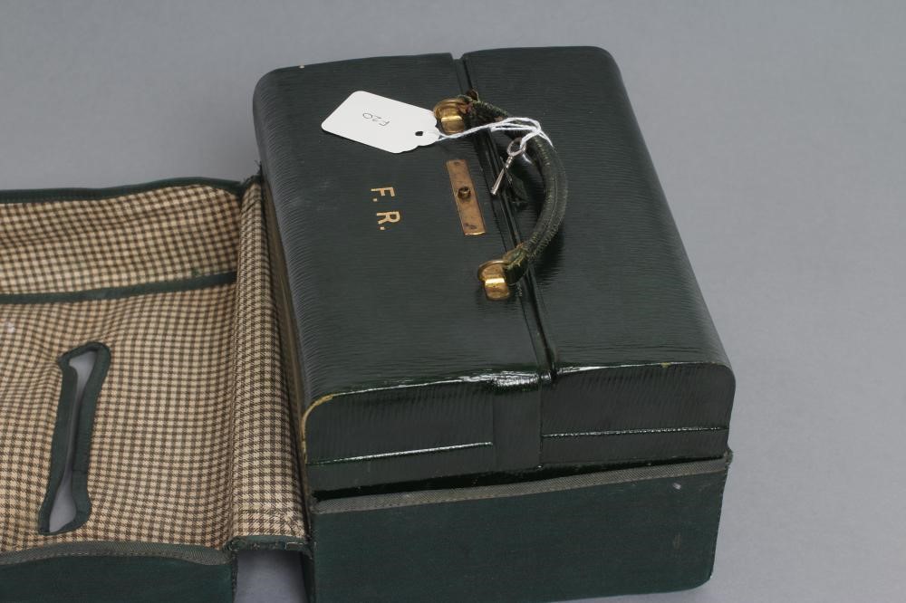 A LADY'S EDWARDIAN TRAVELLING CASE Image