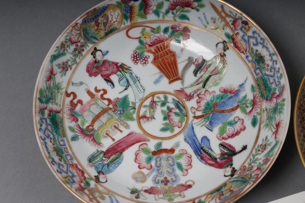 A CHINESE PORCELAIN FAMILLE ROSE SAUCER painted with three figures in a garden within a blue and Image