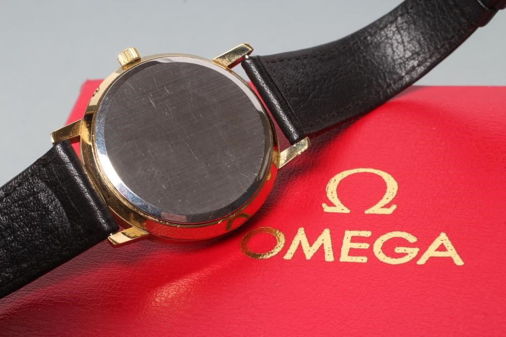 A GENTLEMAN'S GOLD PLATED OMEGA SEAMASTER QUARTZ WRISTWATCH Image