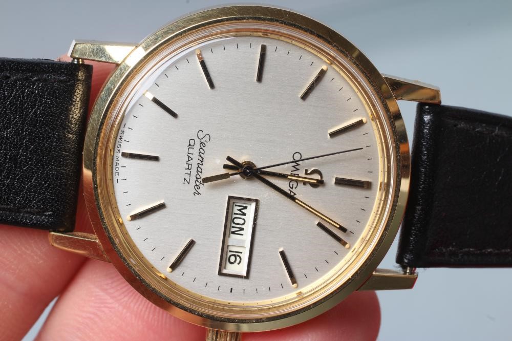 A GENTLEMAN'S GOLD PLATED OMEGA SEAMASTER QUARTZ WRISTWATCH Image