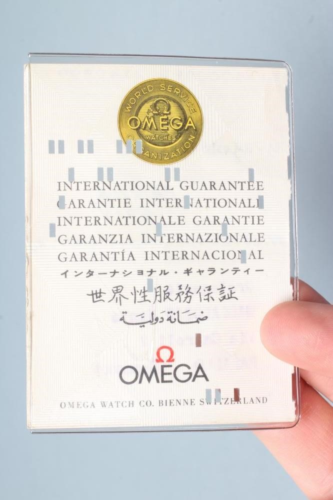 A GENTLEMAN'S OMEGA SEAMASTER 800 WRISTWATCH Image