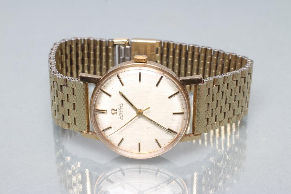 A GENTLEMAN'S 9CT GOLD OMEGA AUTOMATIC WRISTWATCH Image